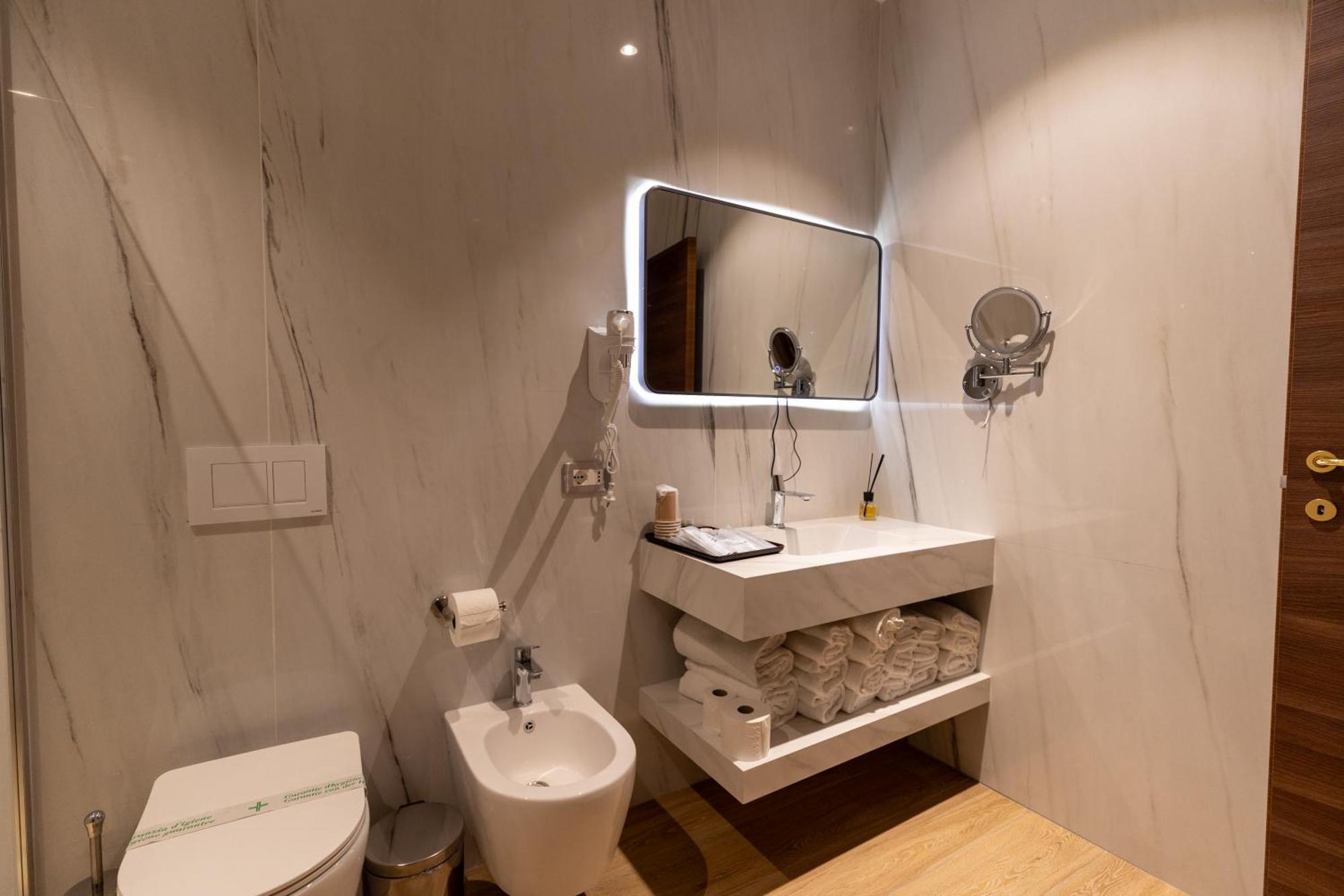 Hotel Lh 4*